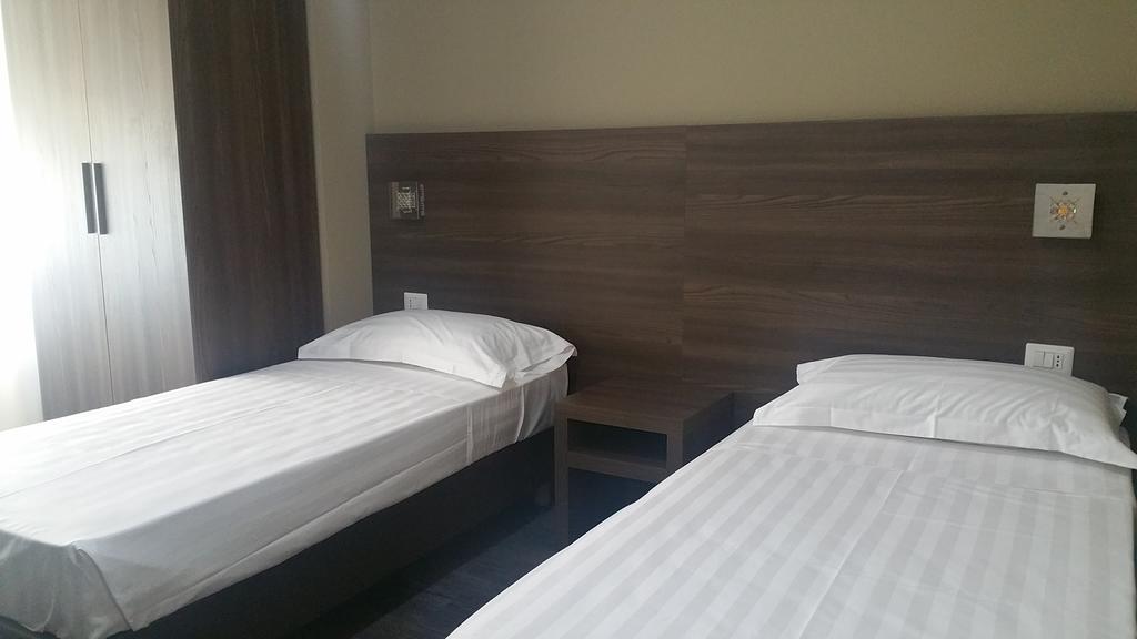 Hll Hotel Lungolago Lecco-Como Lake Zewnętrze zdjęcie