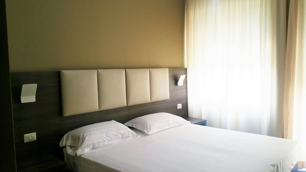 Hll Hotel Lungolago Lecco-Como Lake Zewnętrze zdjęcie