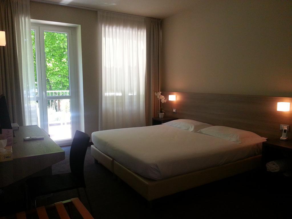 Hll Hotel Lungolago Lecco-Como Lake Zewnętrze zdjęcie